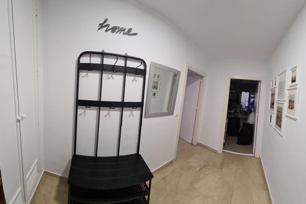 Apartment Excellent Choice For Up To 8, 150 Sqm Of Comfort, 700 To Beach, With Pool, Air-conditioning