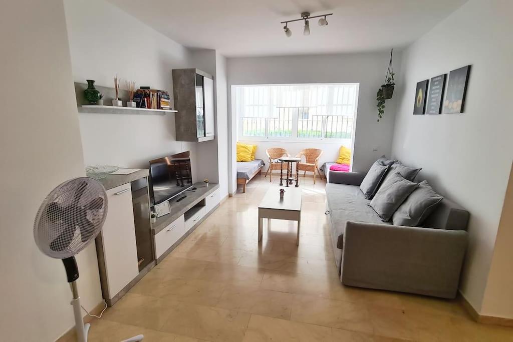 Excellent Choice For Up To 8, 150 Sqm Of Comfort, 700 To Beach, With Pool, Air-conditioning Apartamento *