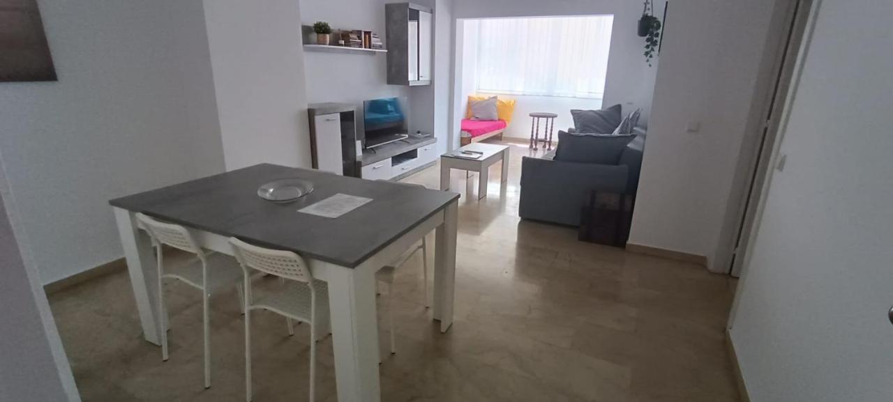 Excellent Choice For Up To 8, 150 Sqm Of Comfort, 700 To Beach, With Pool, Air-conditioning Apartamento